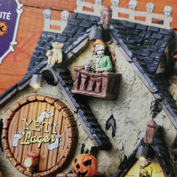 Lemax Spooky Town Bigfoot Brewhaus & Undead Brewery Halloweem Village - Picture 6 of 8